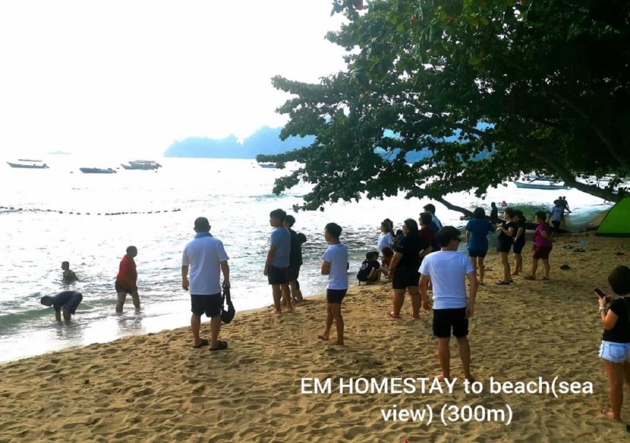 Em Homestay Pekan Pangkor Bagian luar foto