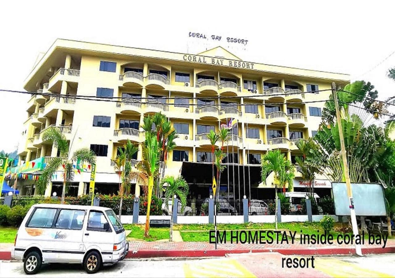 Em Homestay Pekan Pangkor Bagian luar foto