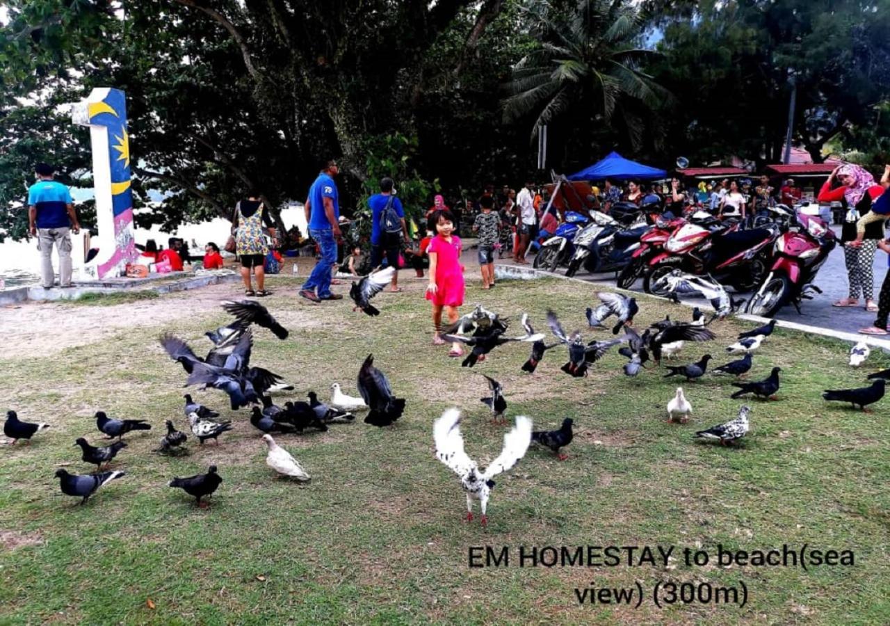 Em Homestay Pekan Pangkor Bagian luar foto