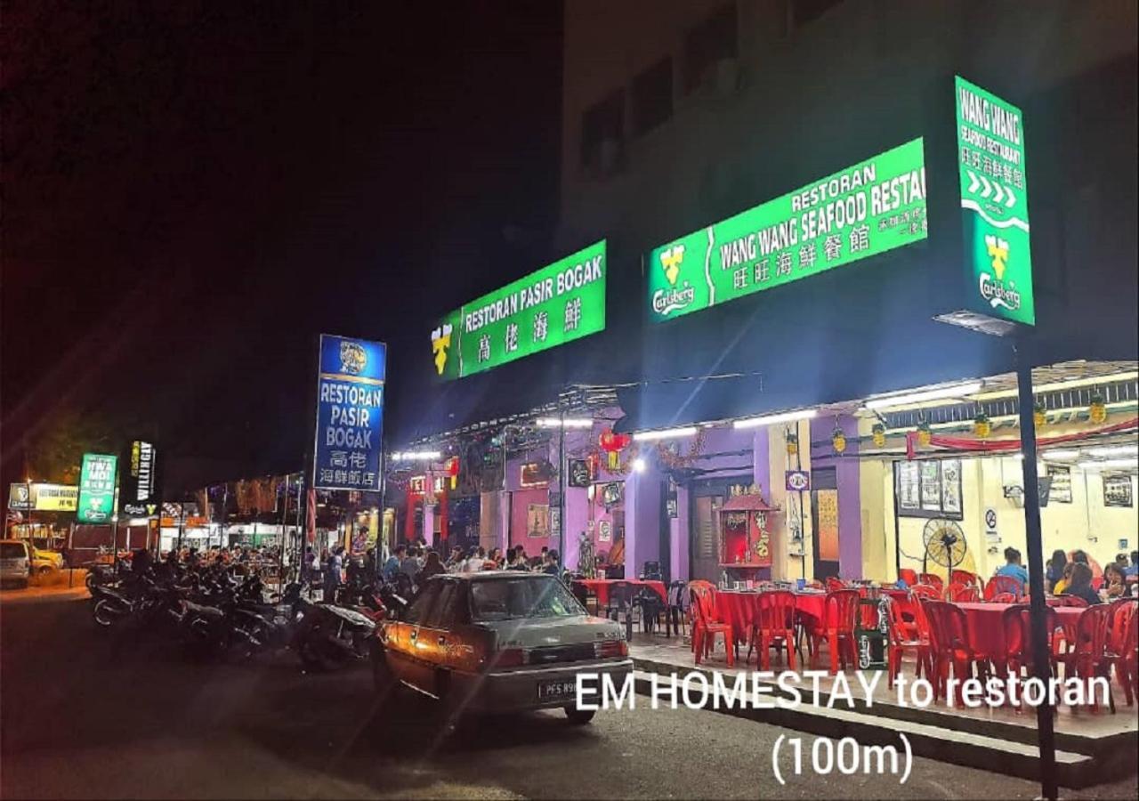 Em Homestay Pekan Pangkor Bagian luar foto