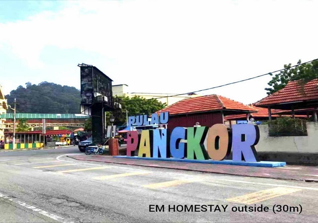 Em Homestay Pekan Pangkor Bagian luar foto