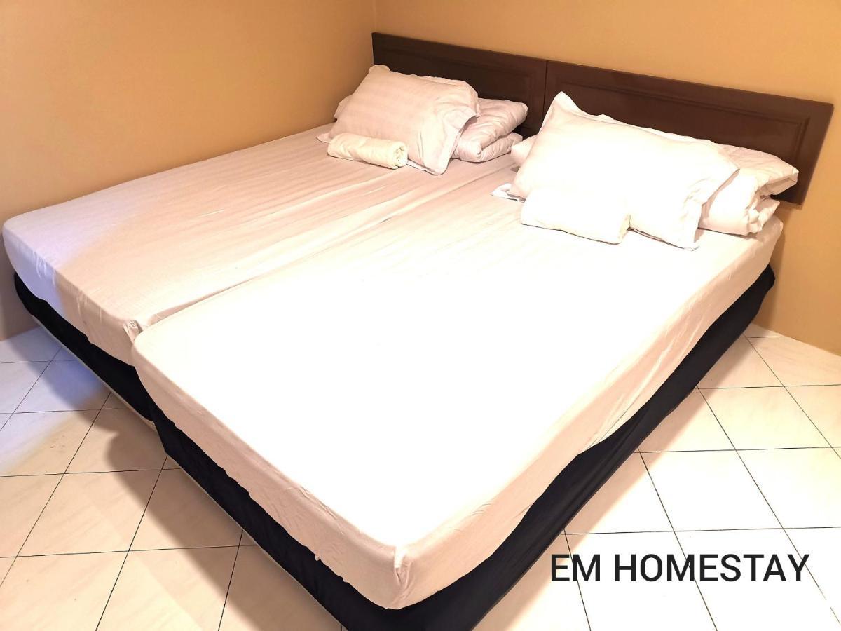 Em Homestay Pekan Pangkor Bagian luar foto