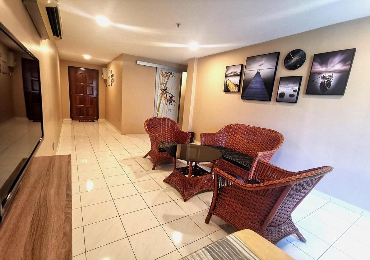 Em Homestay Pekan Pangkor Bagian luar foto