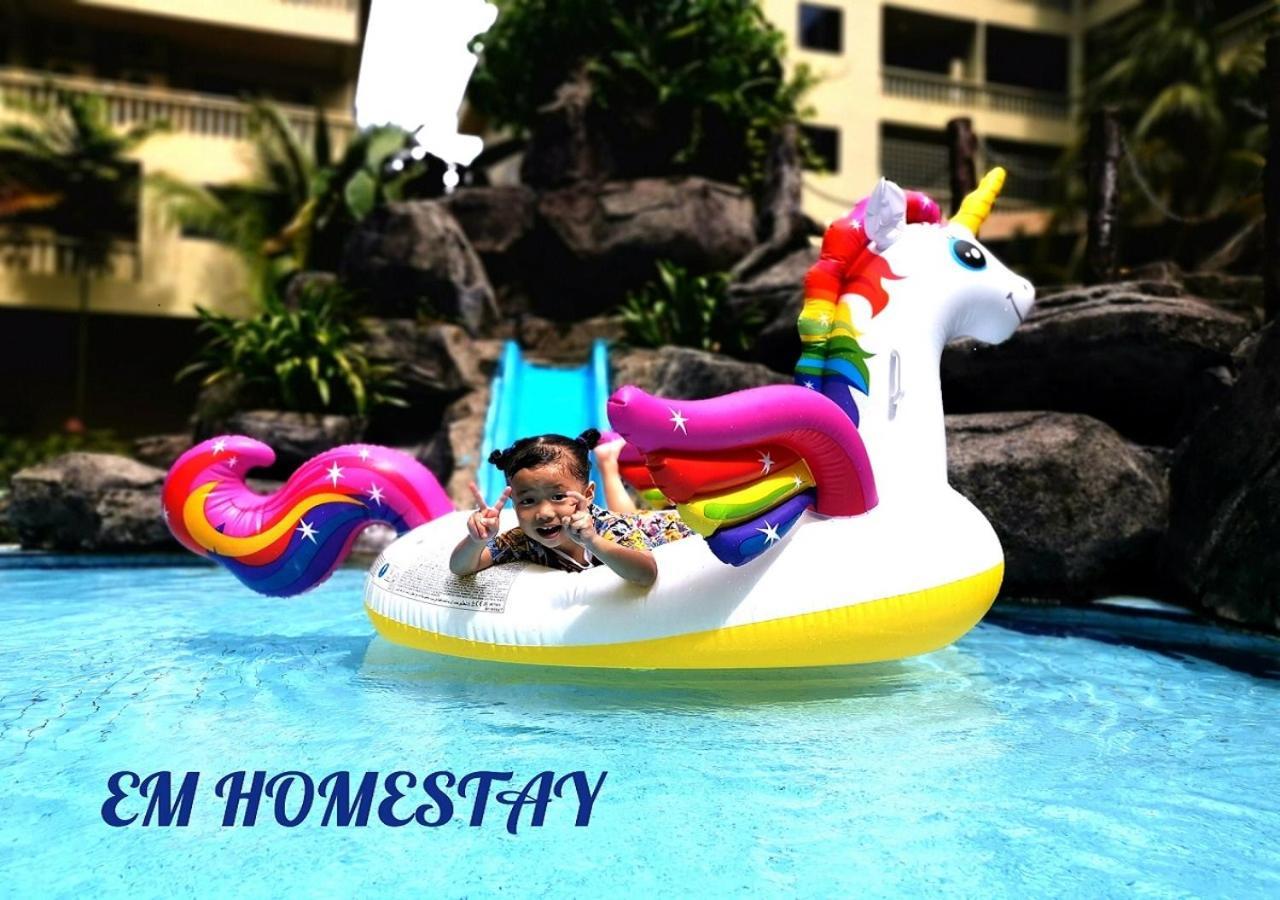 Em Homestay Pekan Pangkor Bagian luar foto